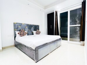 Deluxe Double Room | Soundproofing, free WiFi - Roomshala 160 Hotel Red (New Delhi)
