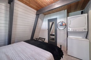 3 bedrooms, desk, travel crib, free WiFi