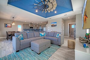 Een smart-tv, een tafeltennistafel en een kantoor