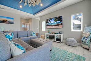 Een smart-tv, een tafeltennistafel en een kantoor