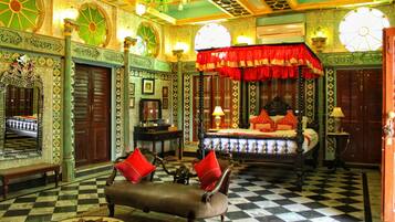 1 soverom, individuelt dekorert, individuelt innredet og skrivebord