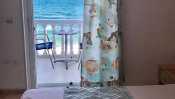 Basic Double or Twin Room, 1 Bedroom, Non Smoking | Blackout curtains, iron/ironing board, free WiFi, bed sheets