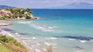 Unclassified image, 3 of 39, button - CLEAR HORIZON (Zakynthos)