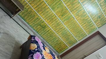 Soundproofing, free WiFi