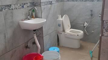 Deluxe Double Room | Bathroom | Slippers