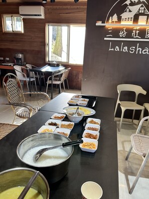 Free daily Taiwanese breakfast - Lalashan B&B  (Taoyuan City)