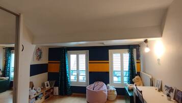 3 slaapkamers, een strijkplank/strijkijzer, gratis wifi, beddengoed