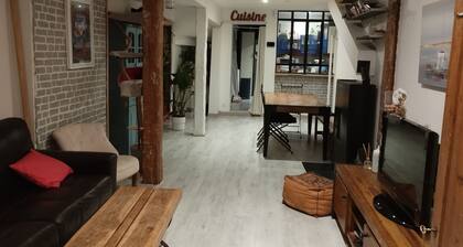 Charmante Maison de Ville au Coeur du Centre Ville de Pontoise, 45 min des JO