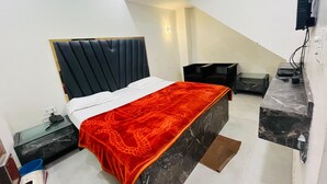 Dobbeltrom – deluxe | Lydisolert, wi-fi (inkludert) og sengetøy