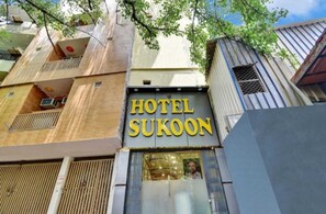 Exterior - Roomshala 152 Hotel Sukoon (New Delhi)