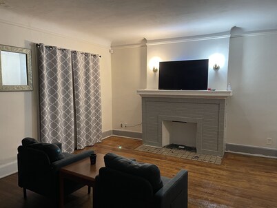 10 minutes from downtown Detroit