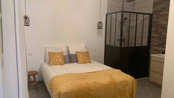 1 bedroom, WiFi, bed sheets