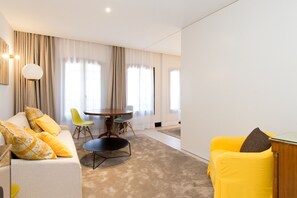 TV - Unique Design Apartament in Barrio Las Letras (Madrid)