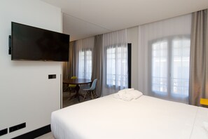 1 chambre, coffres-forts dans les chambres, fer et planche Ă repasser