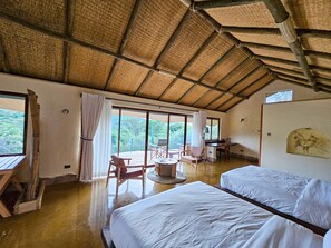 Minibar, tabla de planchar con plancha, camas extra y wifi gratis 