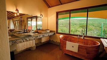 Familienzimmer | Badezimmer | Kostenlose Toilettenartikel, Bademäntel, Hausschuhe, Handtücher