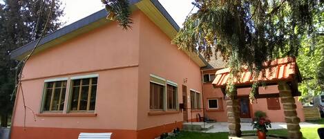 المنشأة من الخارج