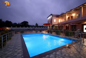 Outdoor pool - The Lyca Resorts (Siddapur)