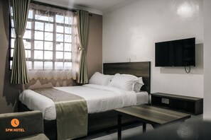 Deluxe Double Room | Desk, laptop workspace, free WiFi, bed sheets - 5 PM Hotel (Nairobi)