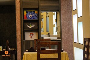 Restaurant - 5 PM Hotel (Nairobi)