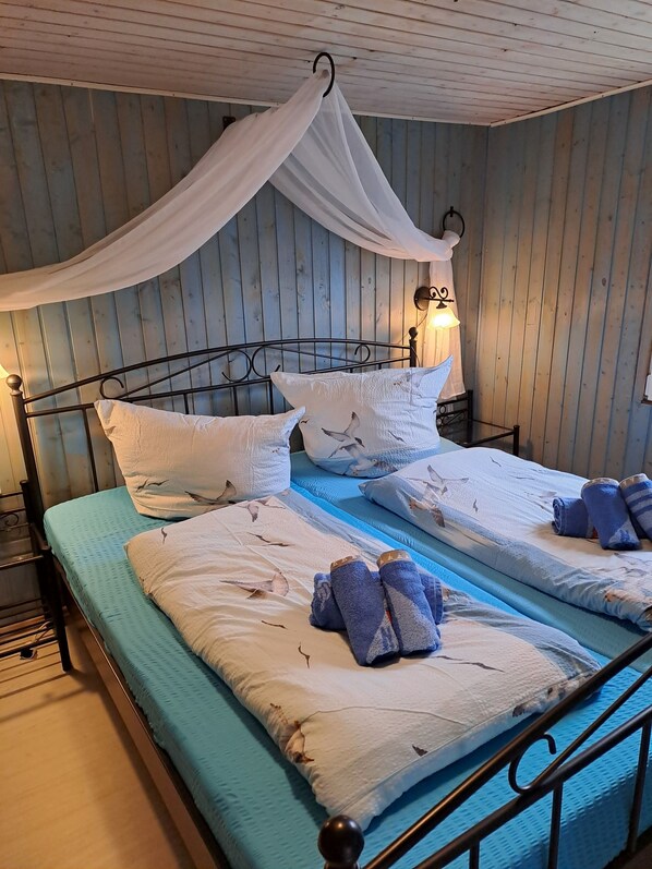 1 bedroom, travel cot, WiFi - "glück-auf" Appartement (Dornum)