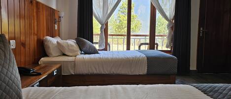 Habitación superior | Minibar, espacio para trabajar con un portátil, wifi gratis