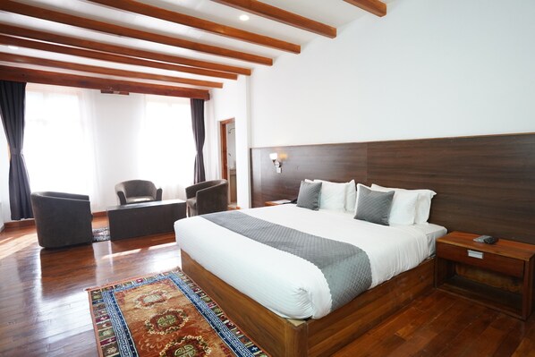 Habitación superior | Minibar, espacio para trabajar con laptop y wifi gratis 