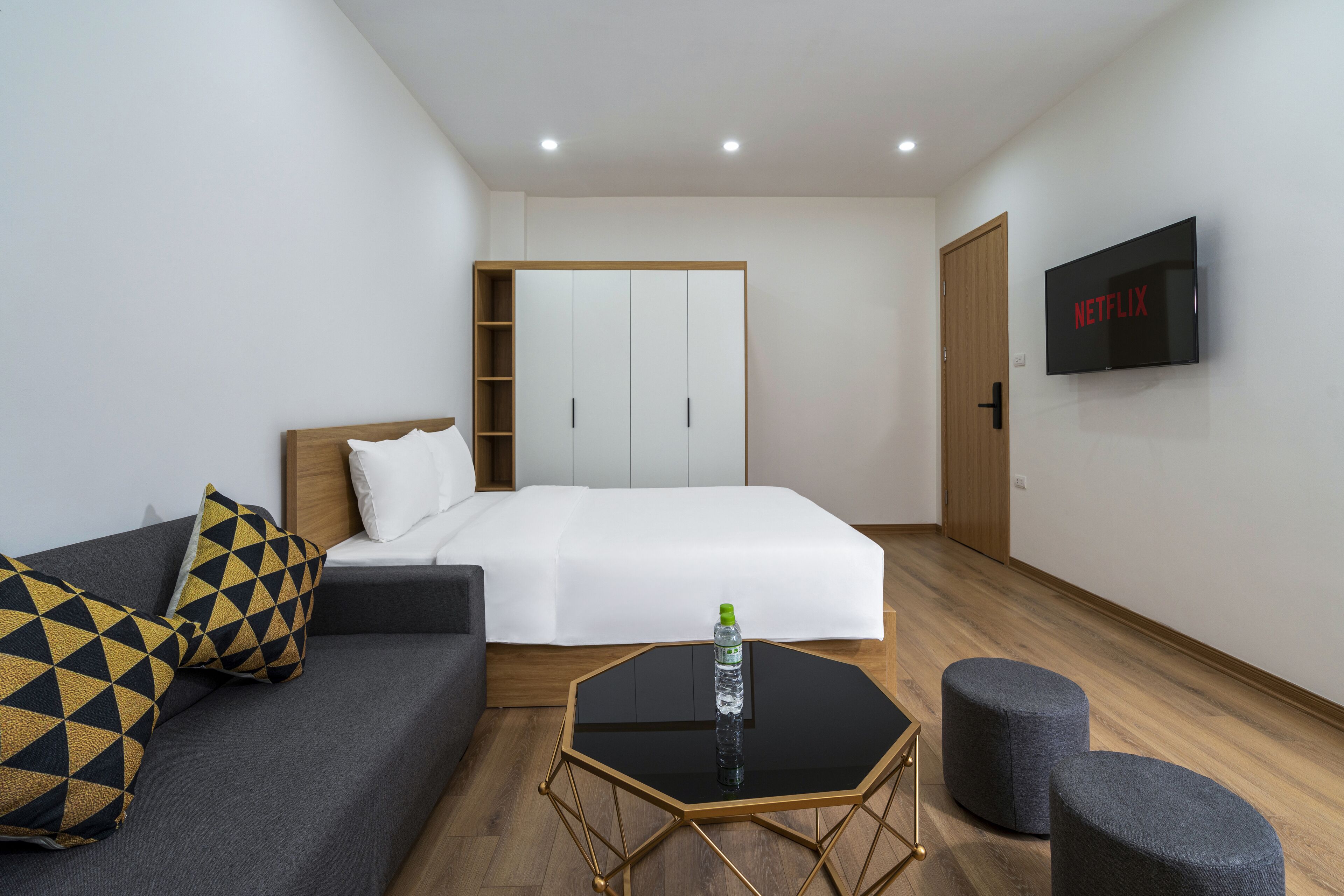 Studio | Desk, WiFi (free), bed sheets