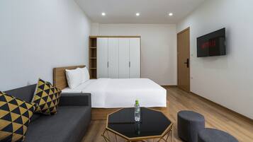 Studio | Desk, WiFi (free), bed sheets