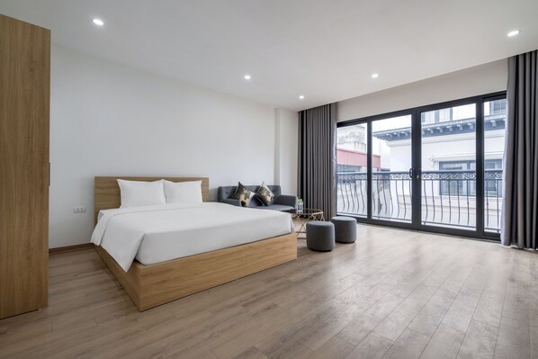 Desk, free WiFi, bed sheets - Casa Feliz Serviced Apartment (Hanoi)