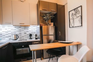 Apartment | Private kitchen | Oven, stovetop, espresso maker, electric kettle
