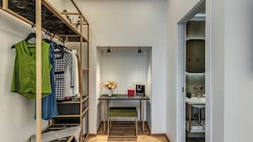 Suite Junior | 1 chambre, couette en duvet d'oie, coffres-forts dans les chambres