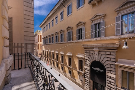 Deluxe Room | Balcony. Goldoni 47