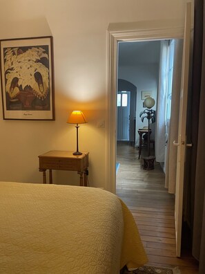 1 bedroom, bed sheets - Appartement Cosy à 10mn de Paris (Courbevoie)