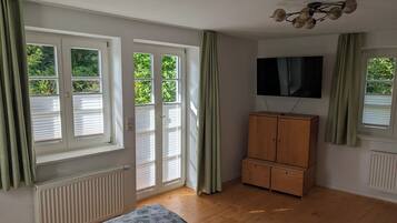 6 chambres, fer et planche à repasser, Wi-Fi, draps fournis
