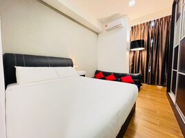 Room, 3 Bedrooms | 3 bilik tidur, cadar katil