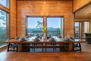 Dining - This cabin is a 6 bedroom(s), 5.5 bathrooms, located in Sevierville, TN. (Sevierville)