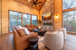 Smart TV, fireplace, table football - This cabin is a 6 bedroom(s), 5.5 bathrooms, located in Sevierville, TN. (Sevierville)