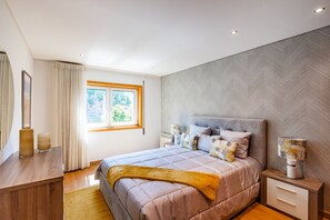 Apartment | 3 bilik tidur, seterika/papan seterika, Wi-fi percuma, cadar katil 