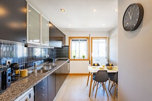 Apartment | Private kitchen - Gaia Elegant Retreat II (Vila Nova de Gaia)