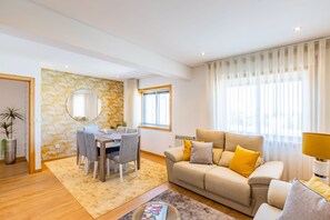 Apartment | Ruang tamu | TV skrin rata 