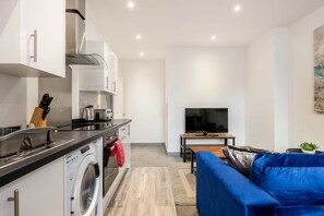 雪櫃、微波爐、焗爐、爐具