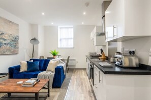Private kitchen - 2 Bed Modern Budget Apartment in Central Doncaster (South Yorkshire)