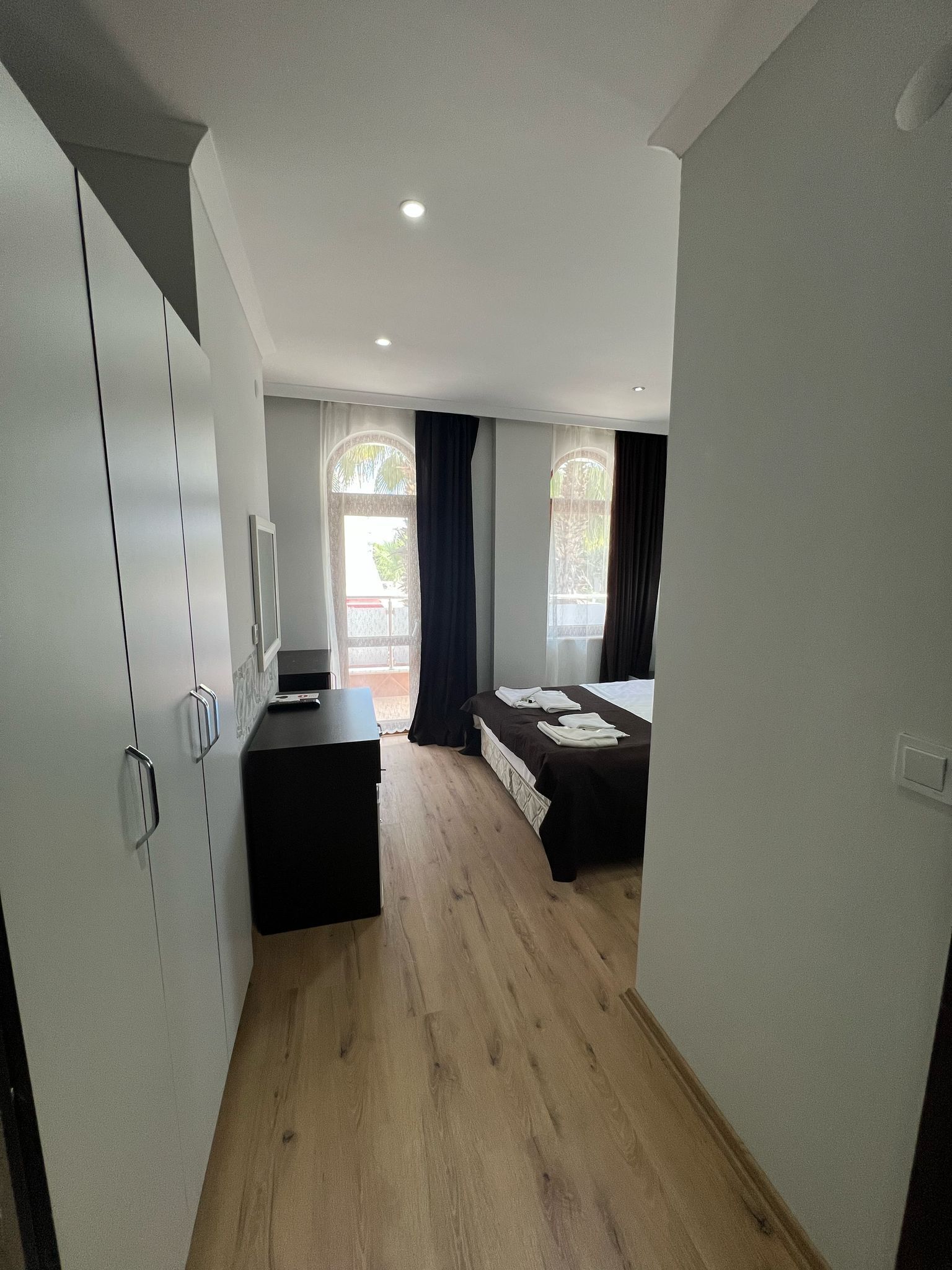 Standard Room, 1 Double Bed | In-room safe, laptop workspace, blackout curtains, free WiFi