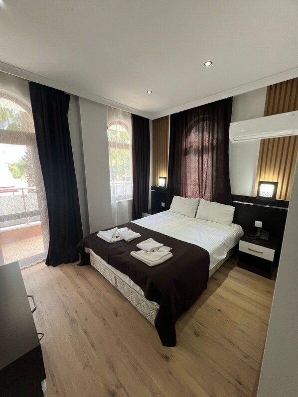 Standard-huone, 1 parisänky | Tallelokero huoneessa, kannettavalle tietokoneelle sopiva työtila