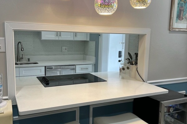 Microondas, placa de cocina, lavavajillas, cafetera/tetera