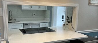 House 1 block to Ocean Center,,Water Park, Plenty of space prkg .Sleep  up to 7.