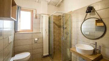 Dusche, Haartrockner, Bidet, Handtücher