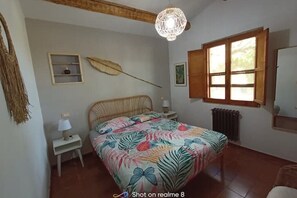 2 makuuhuonetta, silitysrauta/-lauta, Wi-Fi, vuodevaatteet