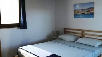 1 chambre, fer et planche Ă repasser, Wi-Fi, draps fournis